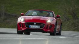 Jaguar F-Type V8S Salsa Red - widok z przodu