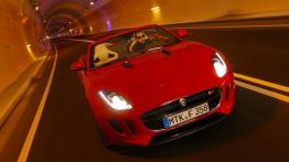 Jaguar F-Type V8S Salsa Red - widok z przodu