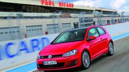 Volkswagen Golf VII GTI Hatchback 3d (2013) - widok z przodu