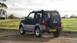 Suzuki Jimny Facelifting (2013) - widok z tyłu