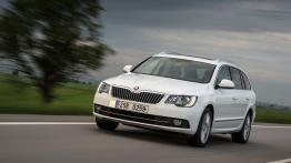 Skoda Superb II Kombi Facelifting (2013) - widok z przodu