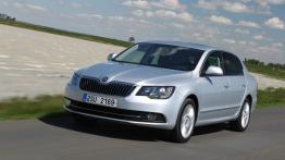 Skoda Superb II Liftback Facelifting (2013) - widok z przodu