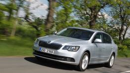 Skoda Superb II Liftback Facelifting (2013) - widok z przodu