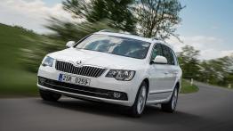 Skoda Superb II Kombi Facelifting (2013) - widok z przodu