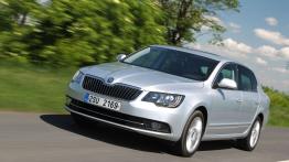 Skoda Superb II Liftback Facelifting (2013) - widok z przodu