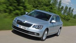 Skoda Superb II Liftback Facelifting (2013) - widok z przodu