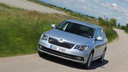 Skoda Superb II Liftback Facelifting (2013) - widok z przodu