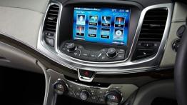 Holden VF Commodore Calais V Concept (2013) - radio/cd/panel lcd