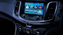 Holden VF Commodore Calais V Concept (2013) - radio/cd/panel lcd