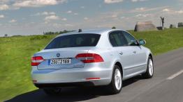 Skoda Superb II Liftback Facelifting (2013) - widok z tyłu