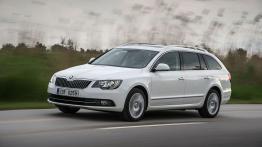 Skoda Superb II Kombi Facelifting (2013) - lewy bok