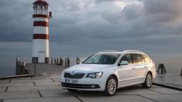 Skoda Superb II Kombi Facelifting (2013) - lewy bok