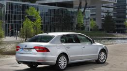 Skoda Superb II Liftback Facelifting (2013) - widok z tyłu