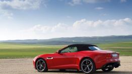 Jaguar F-Type V8S Salsa Red - widok z tyłu