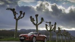 Jaguar F-Type V6S Italian Racing Red - widok z przodu