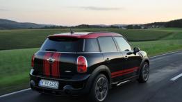 Mini Countryman John Cooper Works Facelifting - widok z tyłu