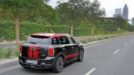 Mini Countryman John Cooper Works Facelifting - widok z tyłu