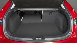 Mazda 3 III hatchback (2014) - tylna kanapa złożona, widok z bagażnika
