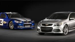 Chevrolet SS 2014 - przód - reflektory wyłączone