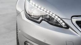 Peugeot 308 II (2014) - prawy przedni reflektor - włączony