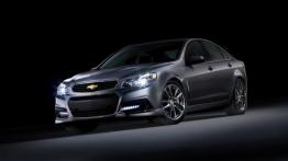 Chevrolet SS 2014 - przód - reflektory włączone