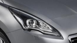 Peugeot 5008 Facelifting (2014) - prawy przedni reflektor - wyłączony