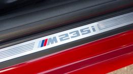 BMW M235i Coupe (2014) - listwa progowa