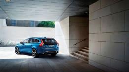 Volvo V60 Plug-In Hybrid Facelifting R-Design (2014) - widok z tyłu