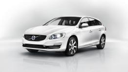 Volvo V60 Plug-In Hybrid Facelifting (2014) - przód - reflektory włączone