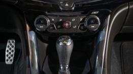 Chevrolet SS 2014 - konsola środkowa