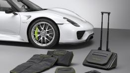 Porsche 918 Spyder (2014) - dedykowany zestaw bagażowy