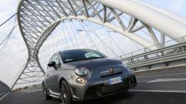 Abarth 695 Biposto (2014) - widok z przodu