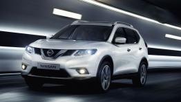 Nissan X-Trail III (2014) - przód - reflektory włączone