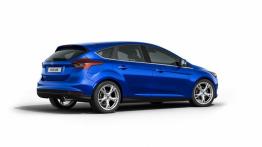 Ford Focus III Hatchback Facelifting (2014) - tył - reflektory włączone