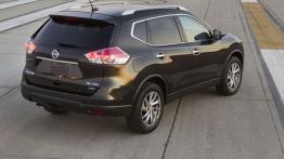 Nissan Rogue 2014 - widok z tyłu