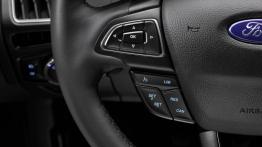 Ford Focus III Hatchback Facelifting (2014) - sterowanie w kierownicy
