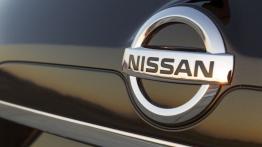 Nissan Rogue 2014 - emblemat