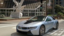 BMW i8 (2014) - widok z przodu