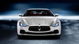 Maserati Ghibli (2014) - przód - reflektory włączone