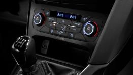 Ford Focus III Hatchback Facelifting (2014) - panel sterowania wentylacją i nawiewem