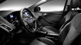 Ford Focus III Hatchback Facelifting (2014) - widok ogólny wnętrza z przodu
