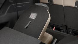 Citroen Grand C4 Picasso II (2014) - fotel trzeciego rzędu rozłożony - widok z bagażnika