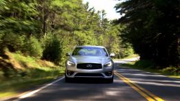 Infiniti Q70 Facelifting (2015) - widok z przodu