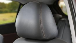 Hyundai i20 II (2015) - zagłówek na fotelu kierowcy, widok z przodu