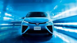 Toyota Mirai (2015) - przód - reflektory włączone