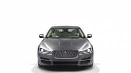 Jaguar XE 2.5T Portfolio (2015) - przód - reflektory włączone