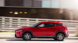 Mazda CX-3 SKYACTIV-G (2015) - lewy bok