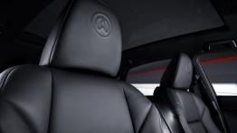 Lexus NX by will.i.am (2015) - zagłówek na fotelu pasażera, widok z przodu