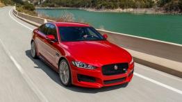 Jaguar XE S Italian Racing Red (2015) - widok z przodu