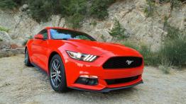 Ford Mustang VI Coupe EcoBoost (2015) - widok z przodu